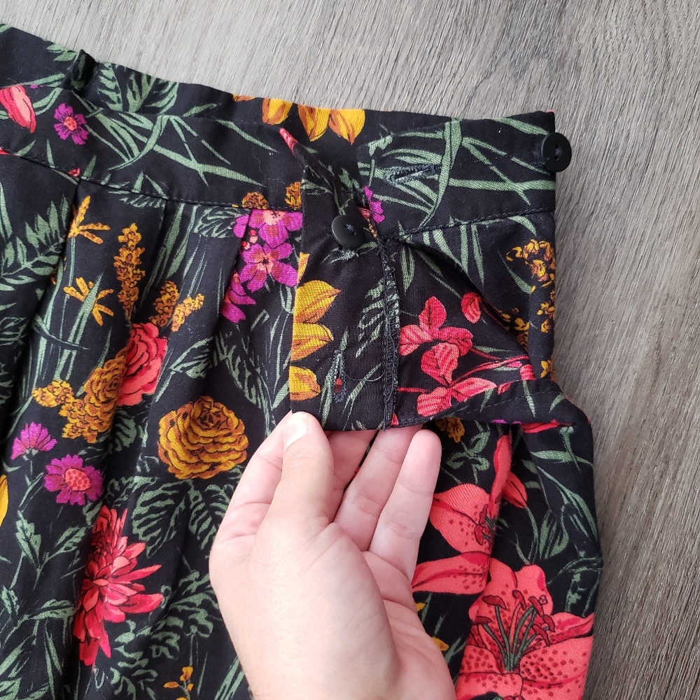 Vintage Midi Dark Floral Skirt with Pockets - Picture 5 of 5